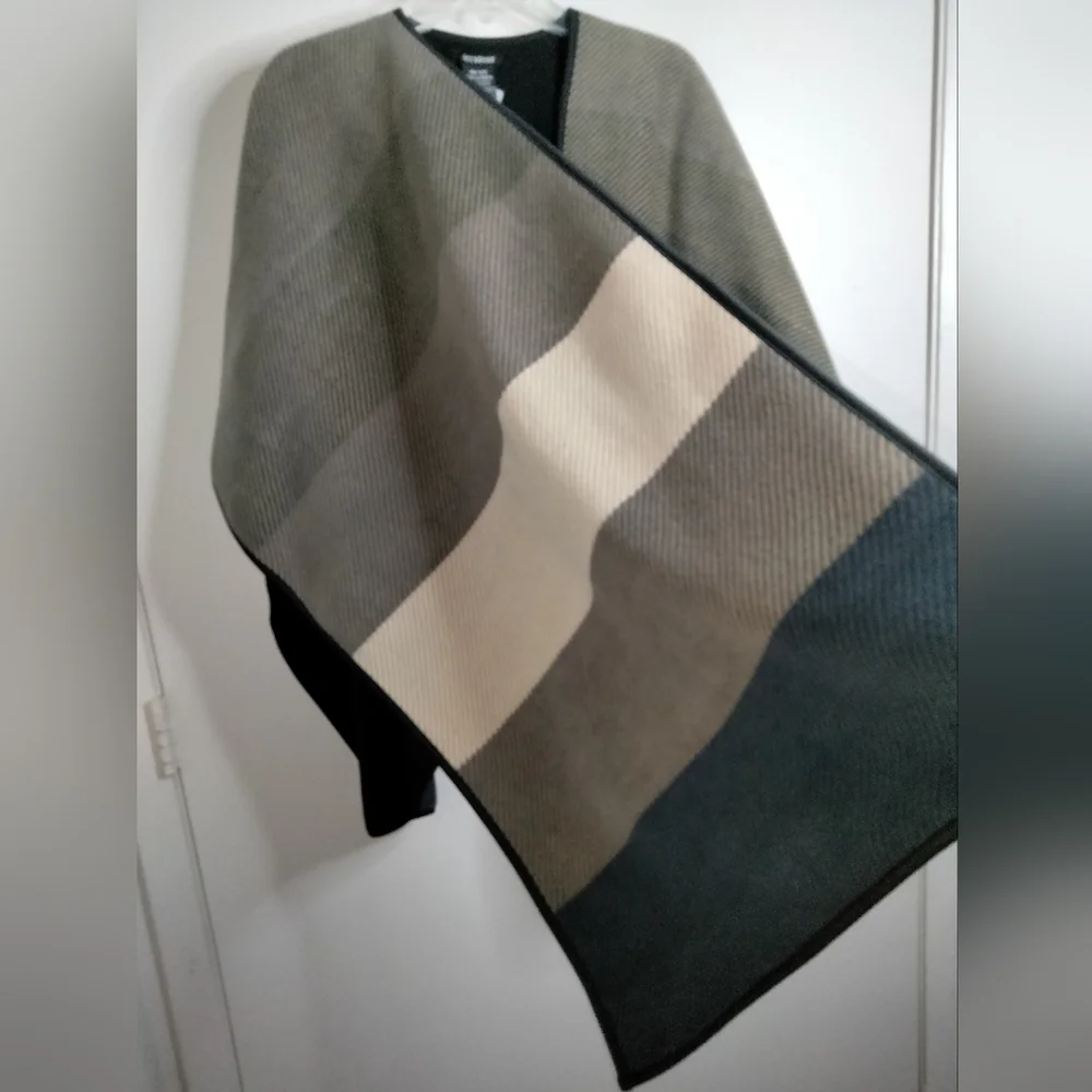 Ike Behar (One Size) Multicolor Striped Colorblock Reversible Cape Sweater Wrap